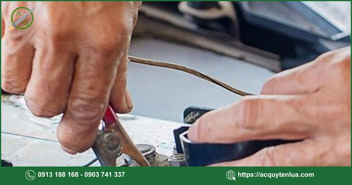 Các dấu hiệu cho thấy ắc quy xe Ford Escape cần thay