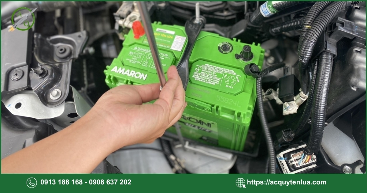 Hướng dẫn từng bước thay bình ắc quy xe Kia Forte