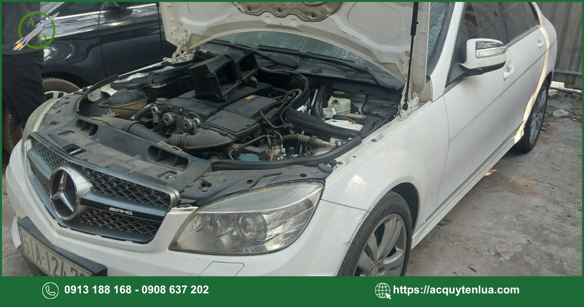 Quy trình thay ắc quy xe Mercedes C200 tại Ắc Quy Tên Lửa