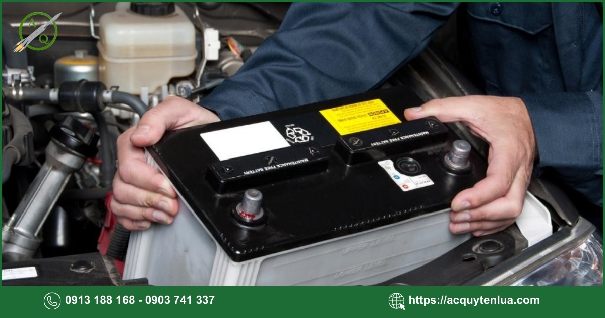 Quy trình thay bình ắc quy cho xe Hyundai Santafe máy xăng