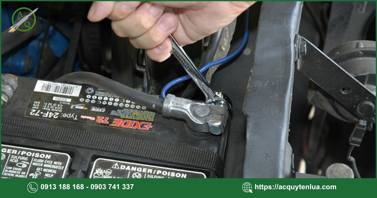 Quy trình thay bình ắc quy cho xe Kia Stonic