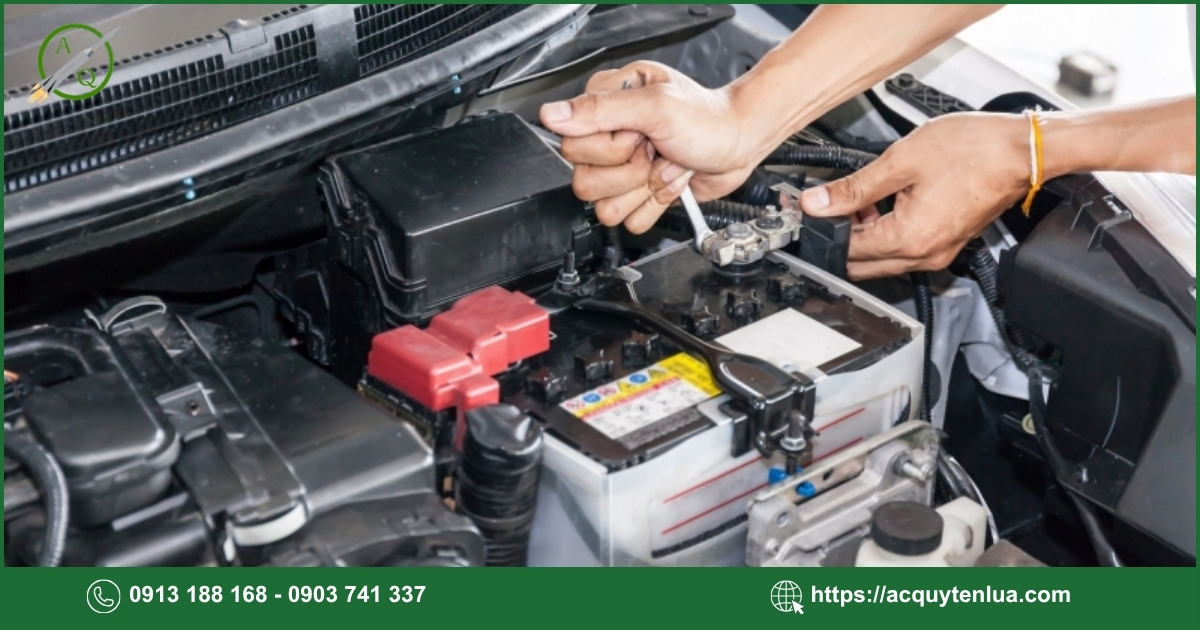 Quy trình thay bình ắc quy đúng kỹ thuật cho xe Ford Laser